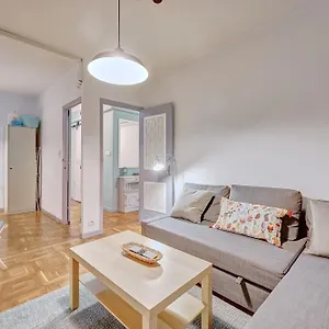 https://apt-bonito-y-tranquilo-apartamento-junto-a-la-catedral.biarritzhotels.info